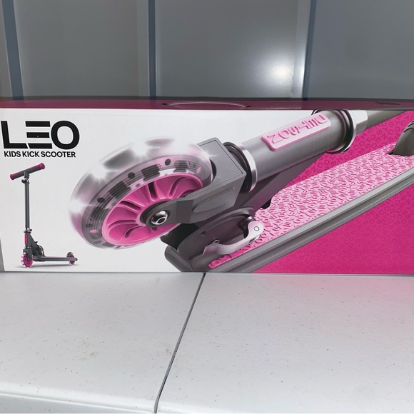 Jetson Leo Kids Kick Scooter - Picture 3 of 4